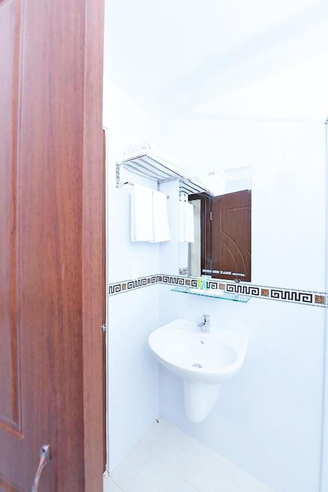 Bong Sen Xanh Hotel Cao Lãnh Buitenkant foto